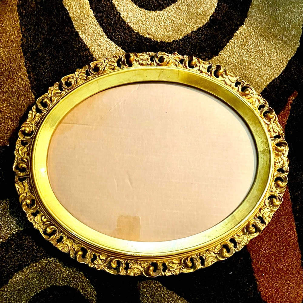 HOUSE YOUR ANTIQUE ART IN A VERY VNTG ITALIAN STYLE HAND CARVED GILT WOOD FRAME